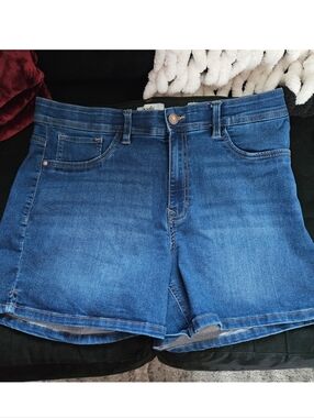 Angels Forever Young Medium Wash Denim Shorts With 360 Sculpt, Size 16